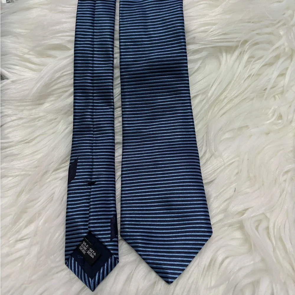 SALVATORE FERRAGAMO Men's Striped Silk Tie - Picture 4 of 5